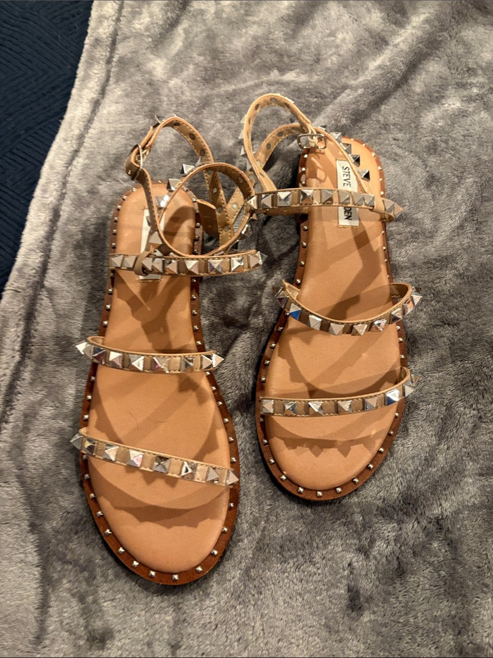 Steve Madden Tan Gladiator Sandals with Silver Pyramid Studs